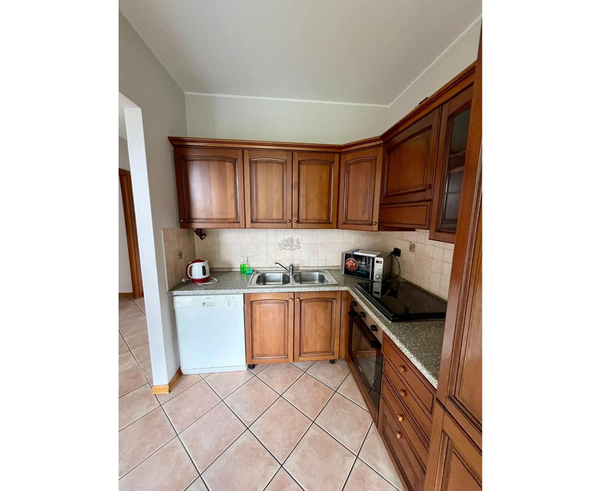 Apartment With Garden And Garage - Larihome A28 *