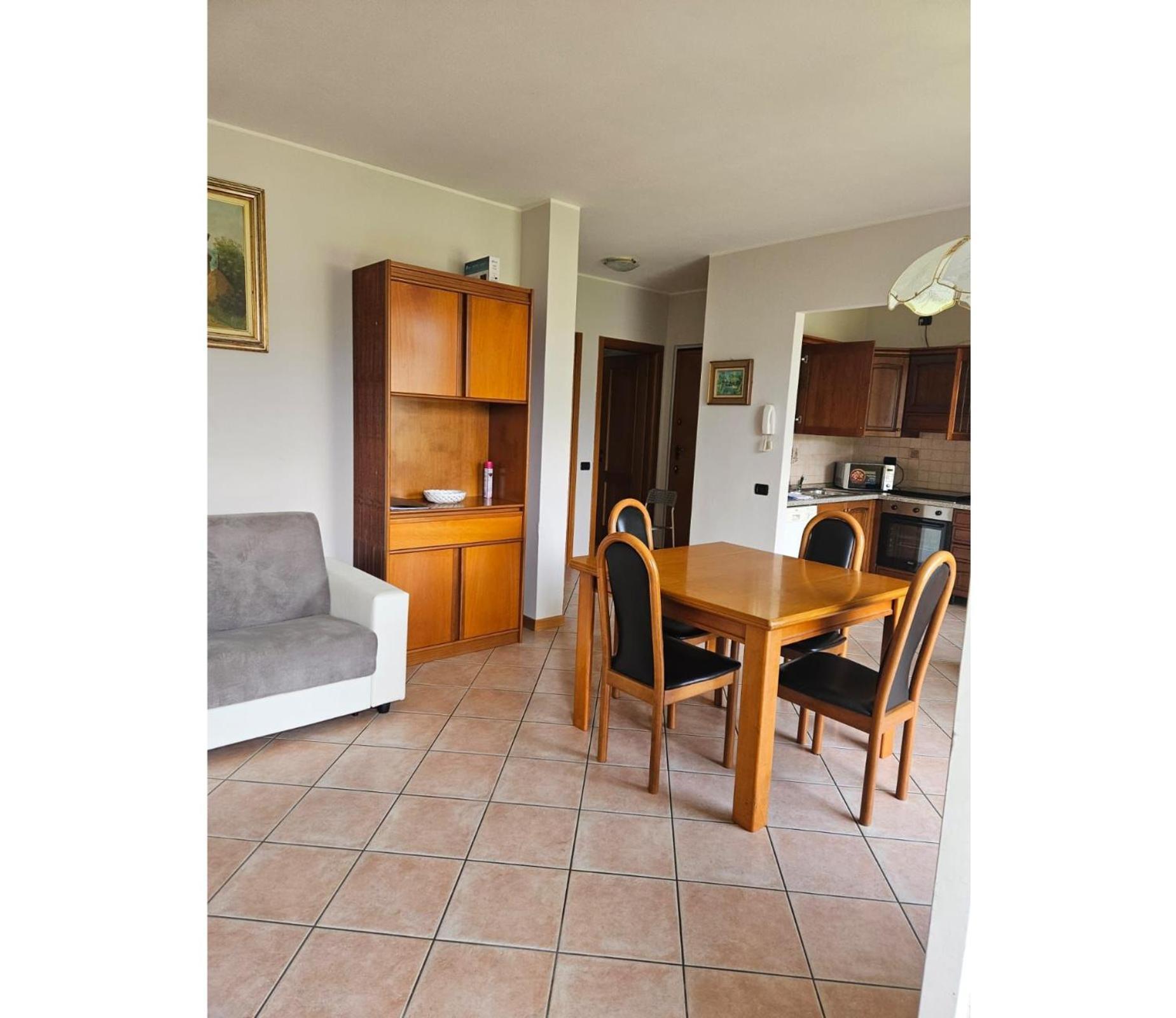 With Garden And Garage - Larihome A28 * Dongo