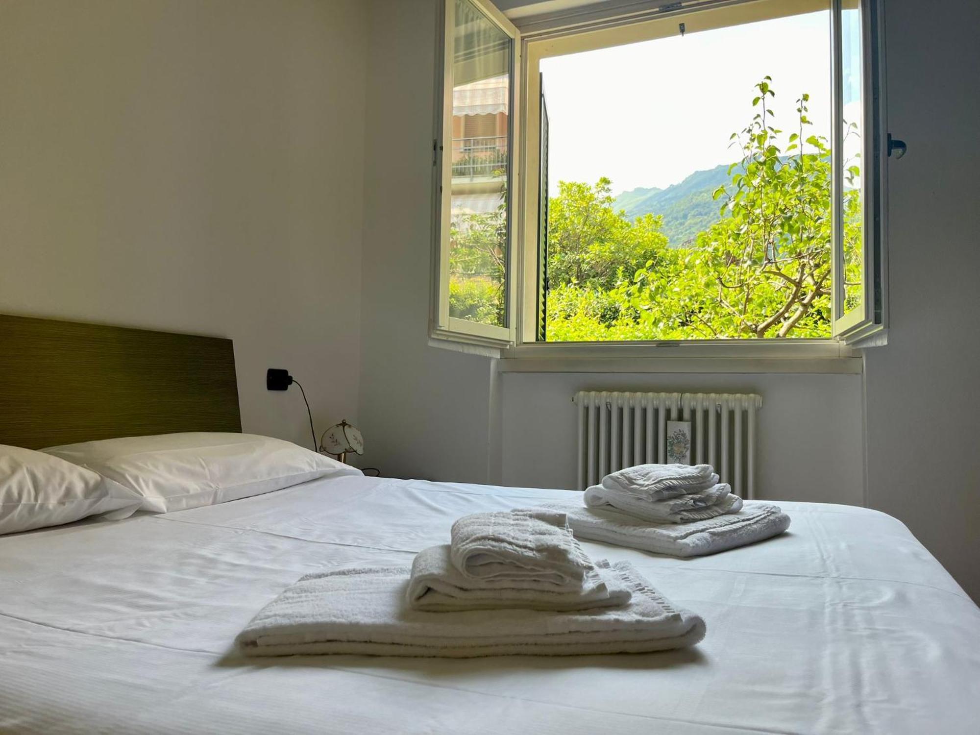 With Garden And Garage - Larihome A28 Apartment Dongo
