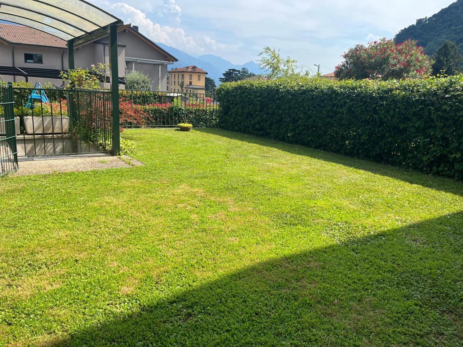 With Garden And Garage - Larihome A28 *
