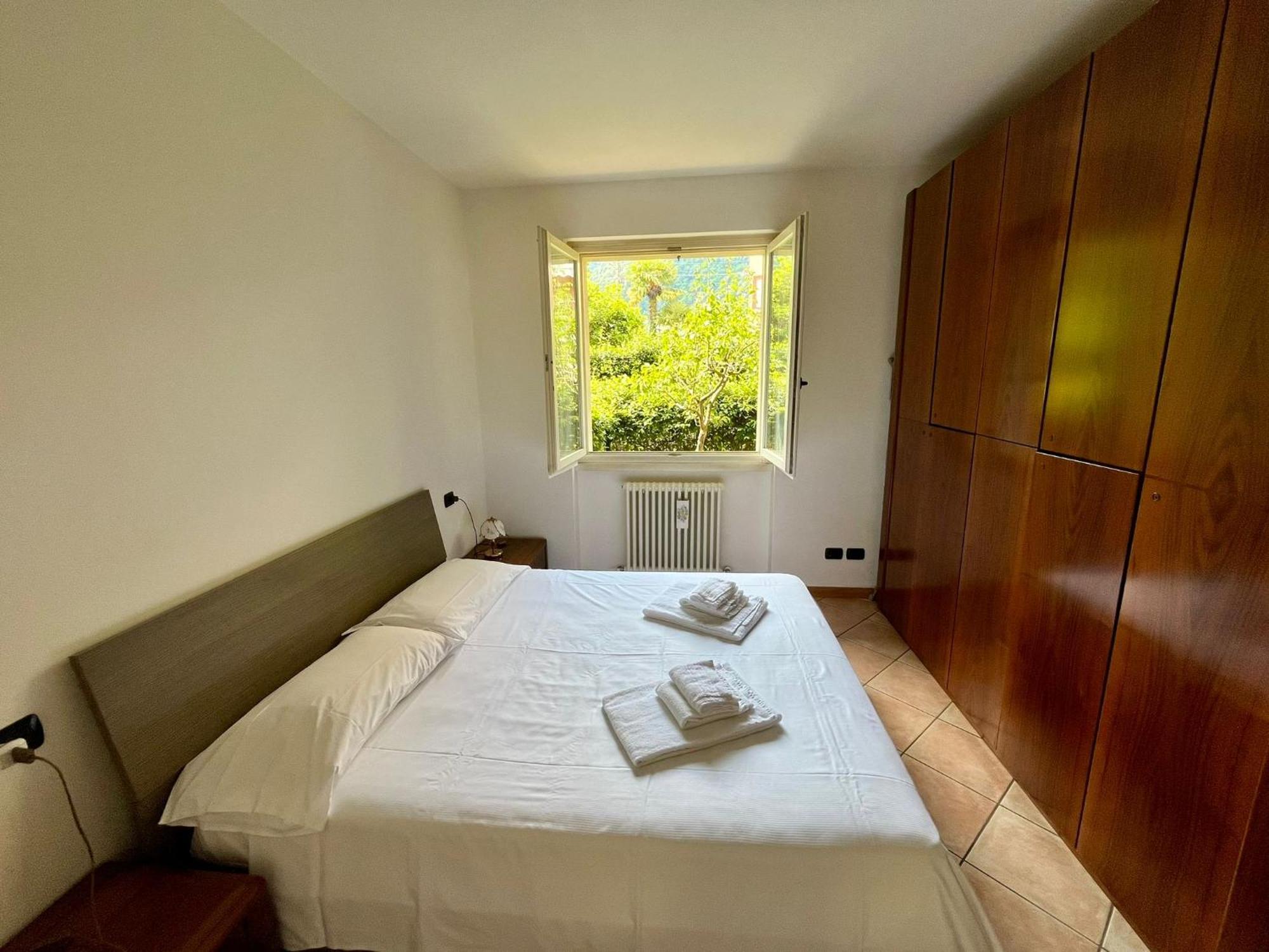With Garden And Garage - Larihome A28 *