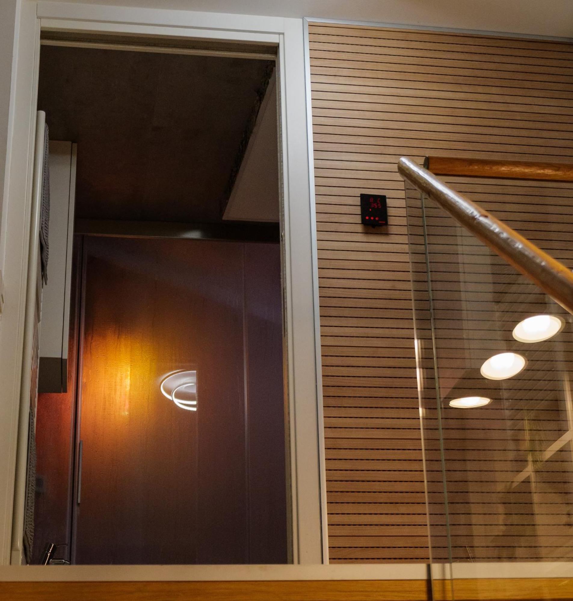 Apartment Luxe & Haven - Jacuzzi, Sauna, Steam, Private Parking Como