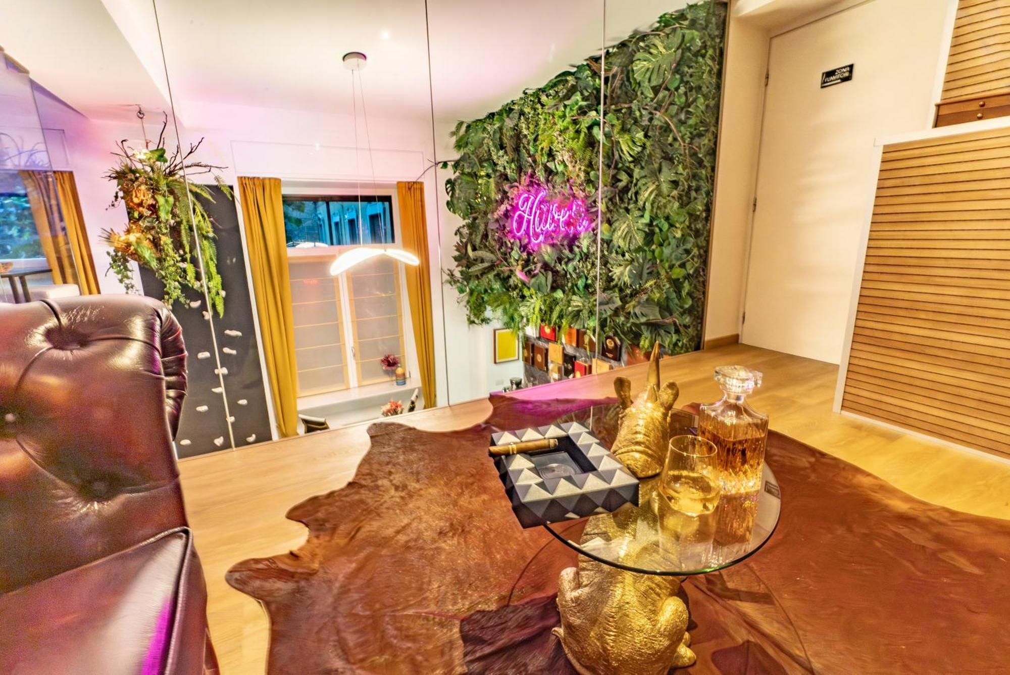 Luxe & Haven - Jacuzzi, Sauna, Steam, Private Parking Apartment Como