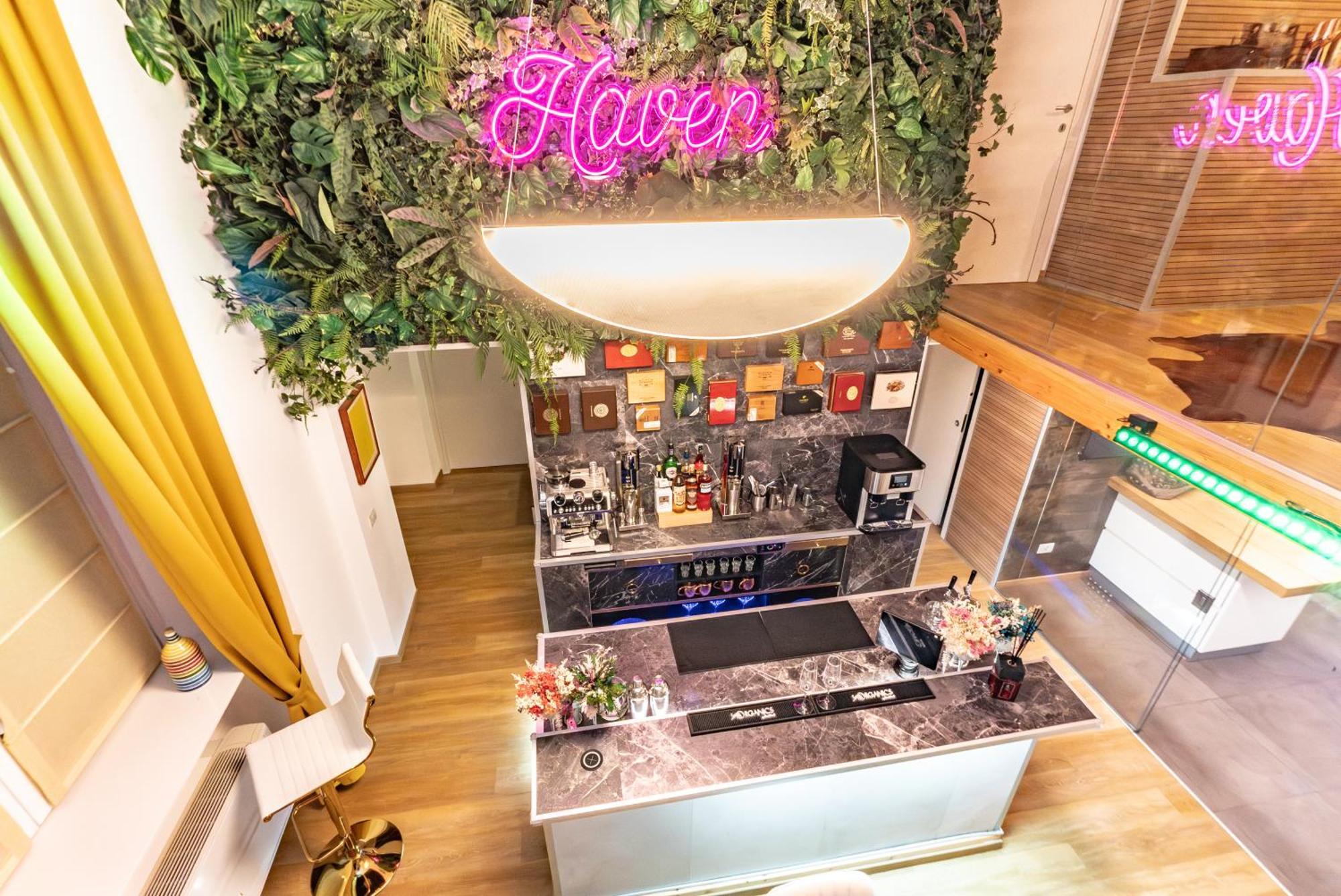Apartment Luxe & Haven - Jacuzzi, Sauna, Steam, Private Parking Como