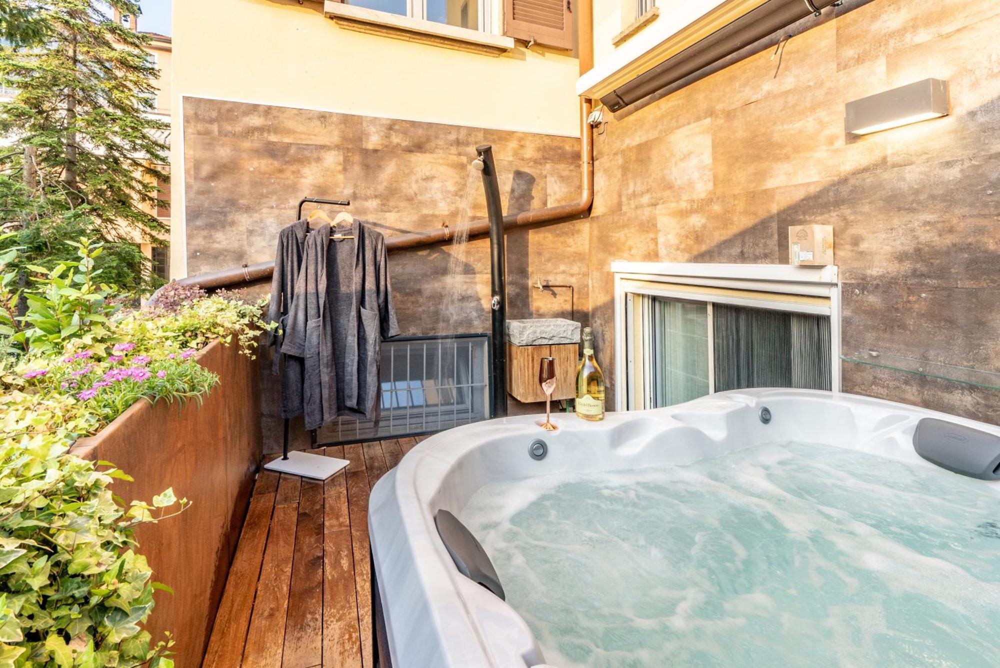 Luxe & Haven - Jacuzzi, Sauna, Steam, Private Parking *