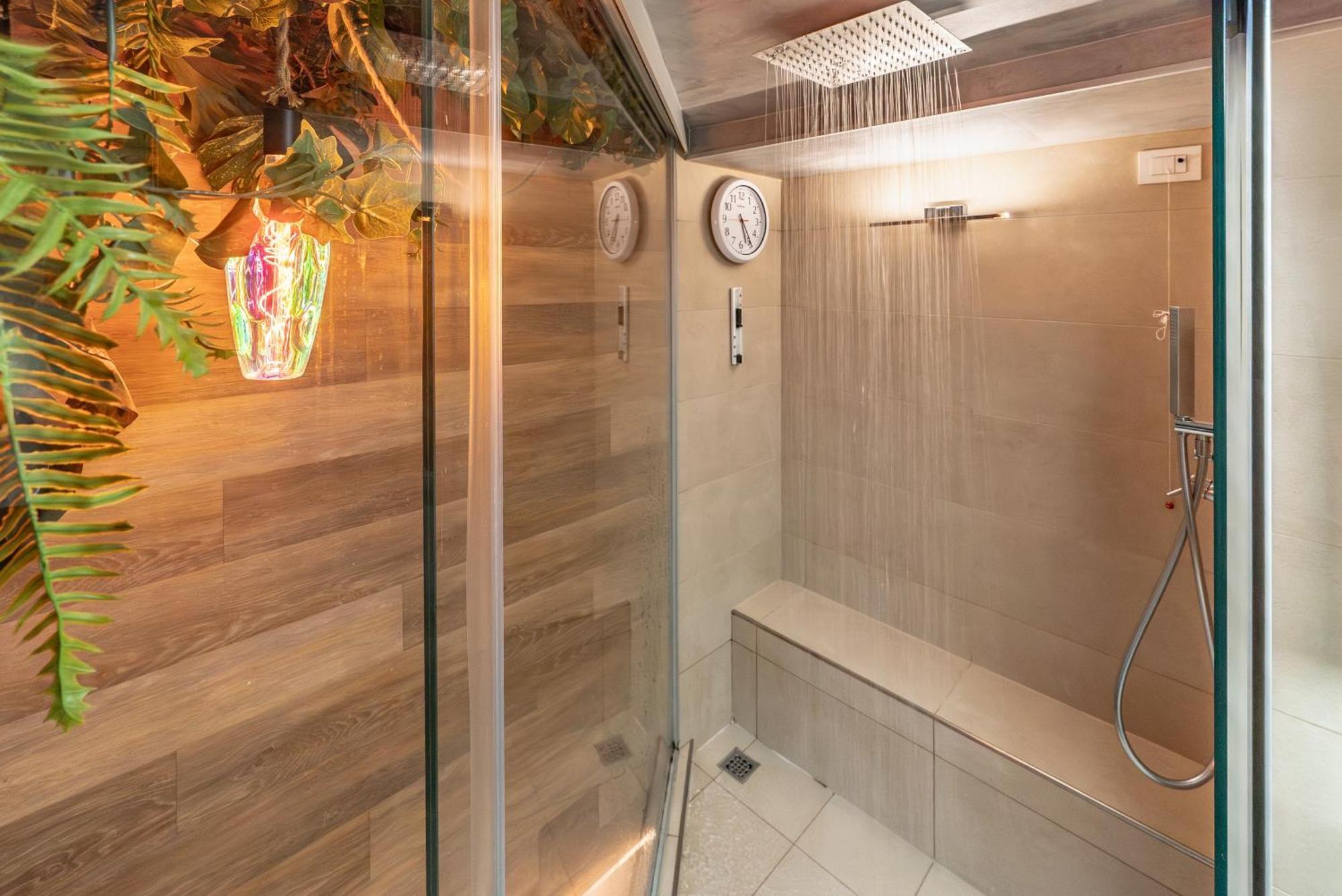 Luxe & Haven - Jacuzzi, Sauna, Steam, Private Parking * Como