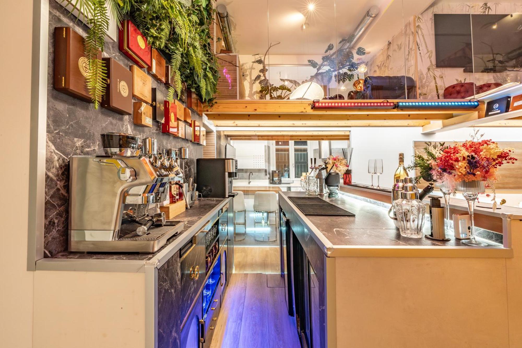 Luxe & Haven - Jacuzzi, Sauna, Steam, Private Parking Apartment