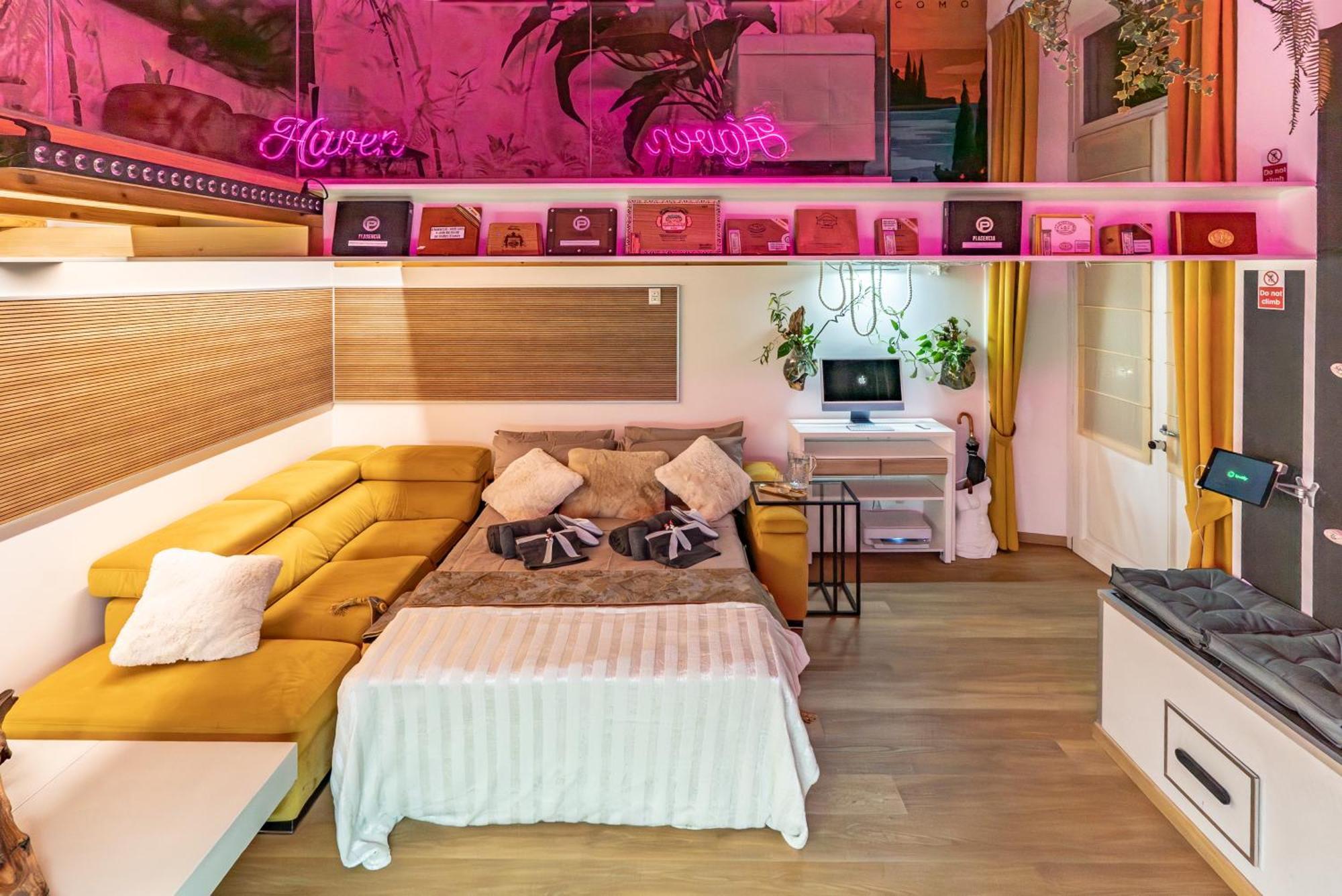 Apartment Luxe & Haven - Jacuzzi, Sauna, Steam, Private Parking Como