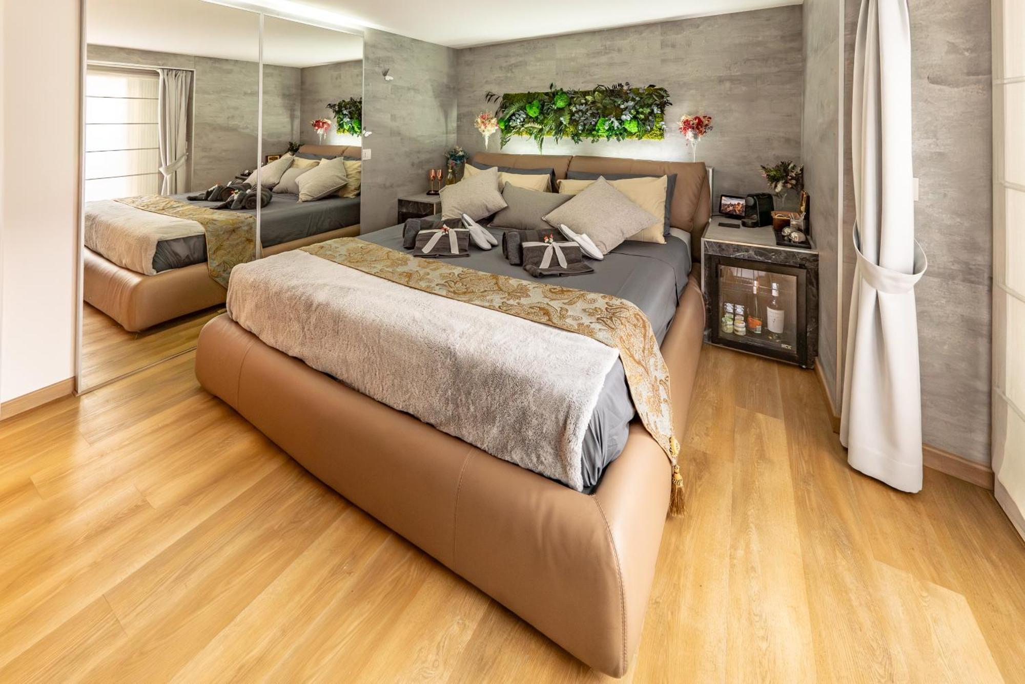 Luxe & Haven - Jacuzzi, Sauna, Steam, Private Parking Apartment