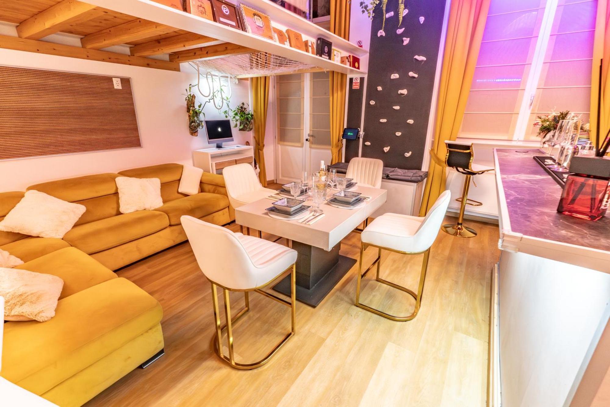 Luxe & Haven - Jacuzzi, Sauna, Steam, Private Parking Apartment *