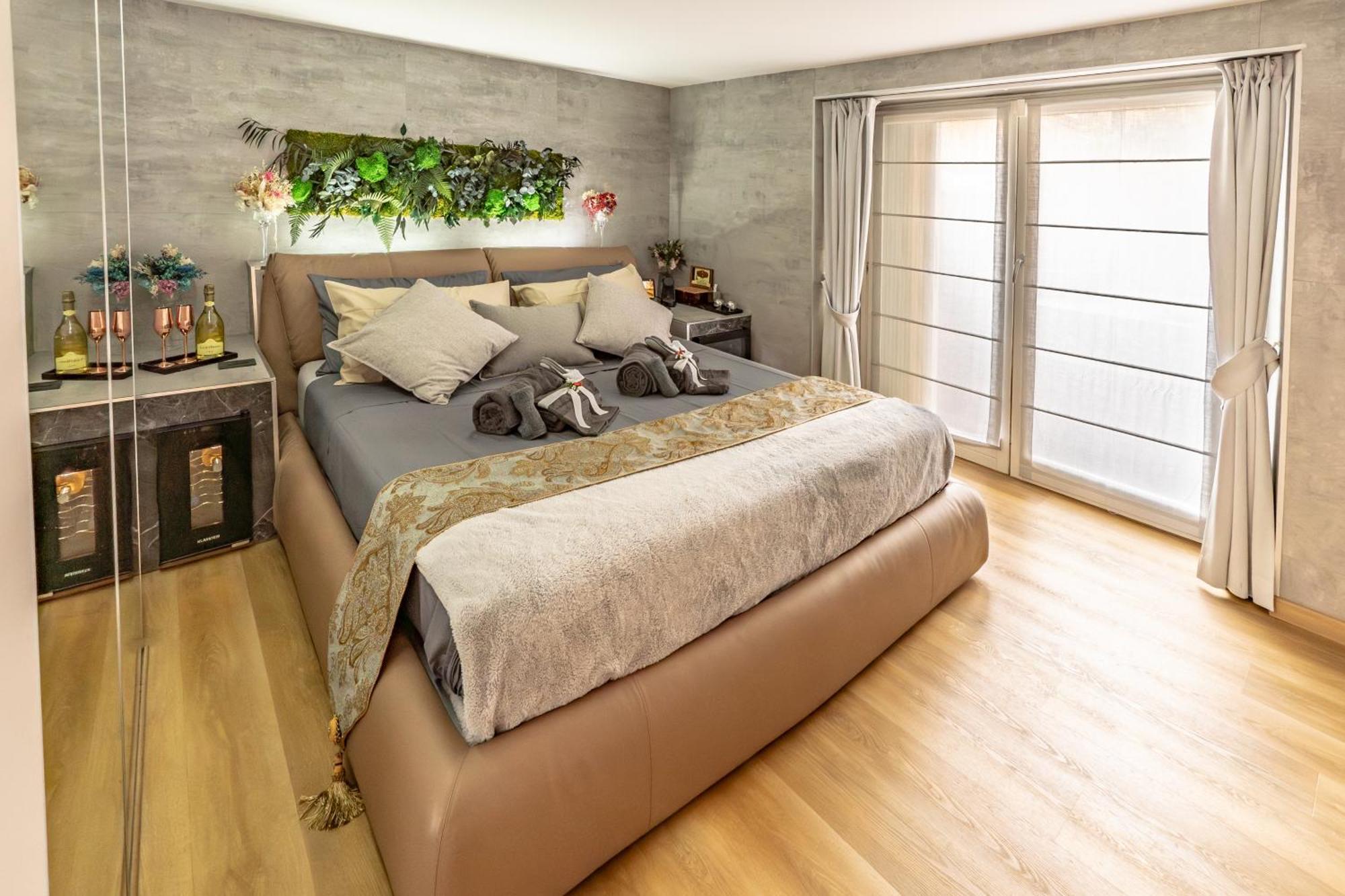 Luxe & Haven - Jacuzzi, Sauna, Steam, Private Parking Apartment