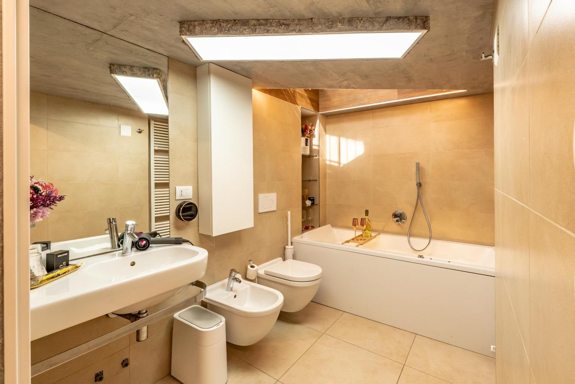 Apartment Luxe & Haven - Jacuzzi, Sauna, Steam, Private Parking