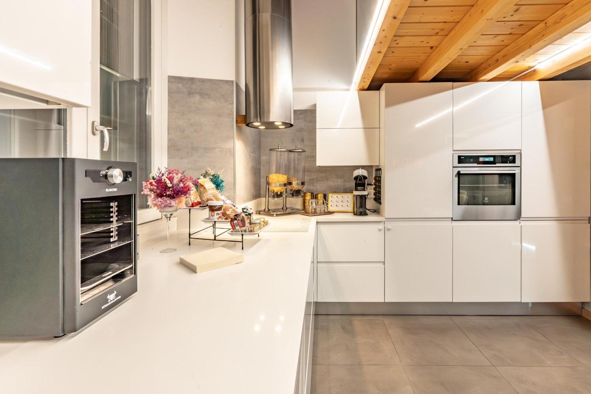 Luxe & Haven - Jacuzzi, Sauna, Steam, Private Parking