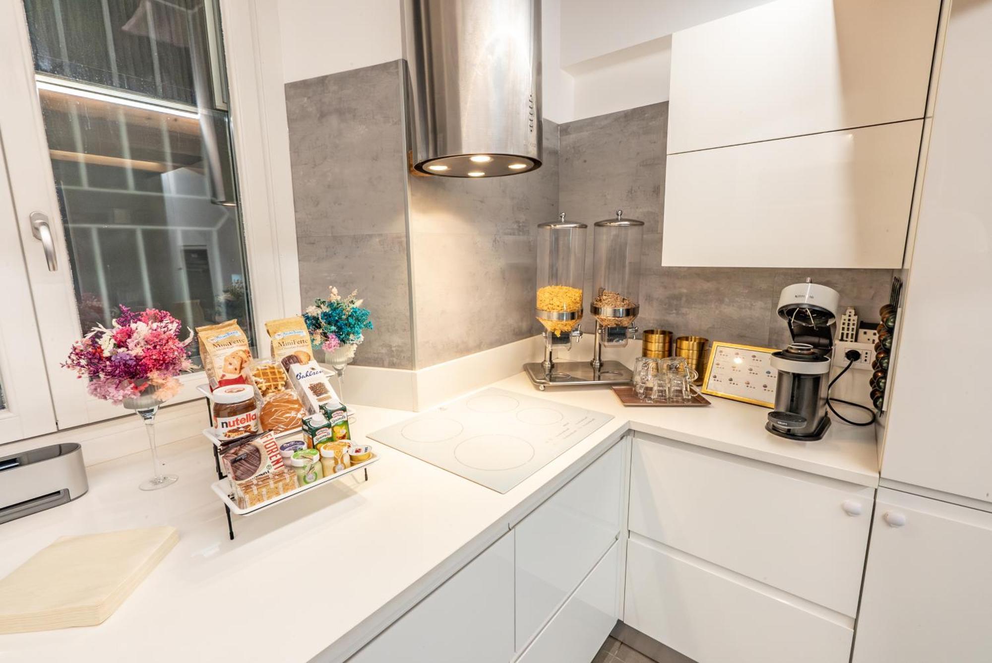 Apartment Luxe & Haven - Jacuzzi, Sauna, Steam, Private Parking Como