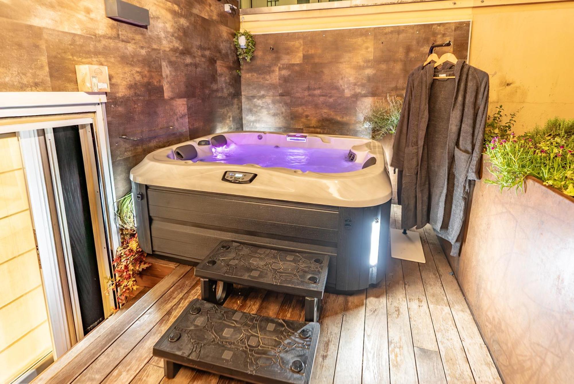 Luxe & Haven - Jacuzzi, Sauna, Steam, Private Parking