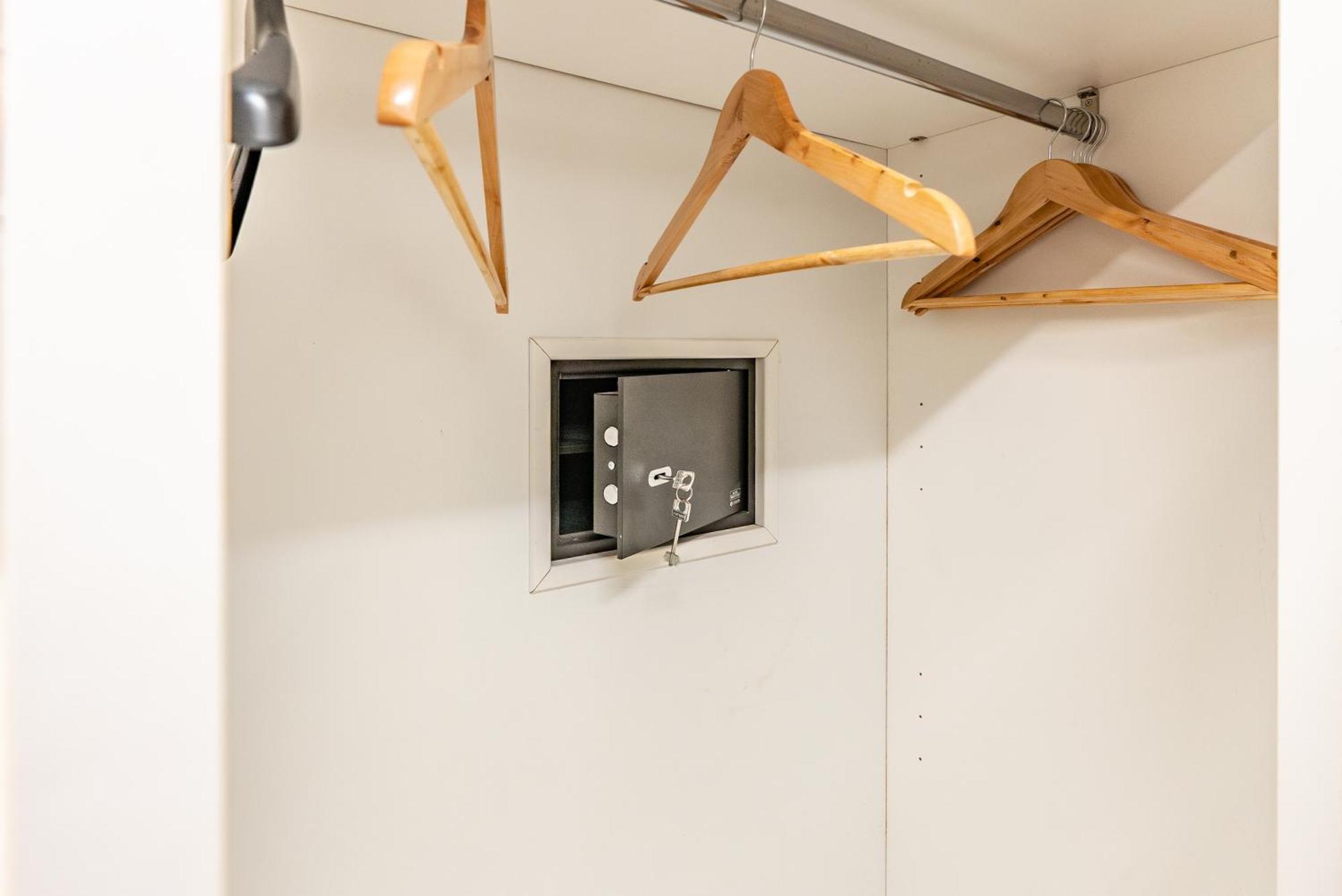 Luxe & Haven - Jacuzzi, Sauna, Steam, Private Parking Apartment *