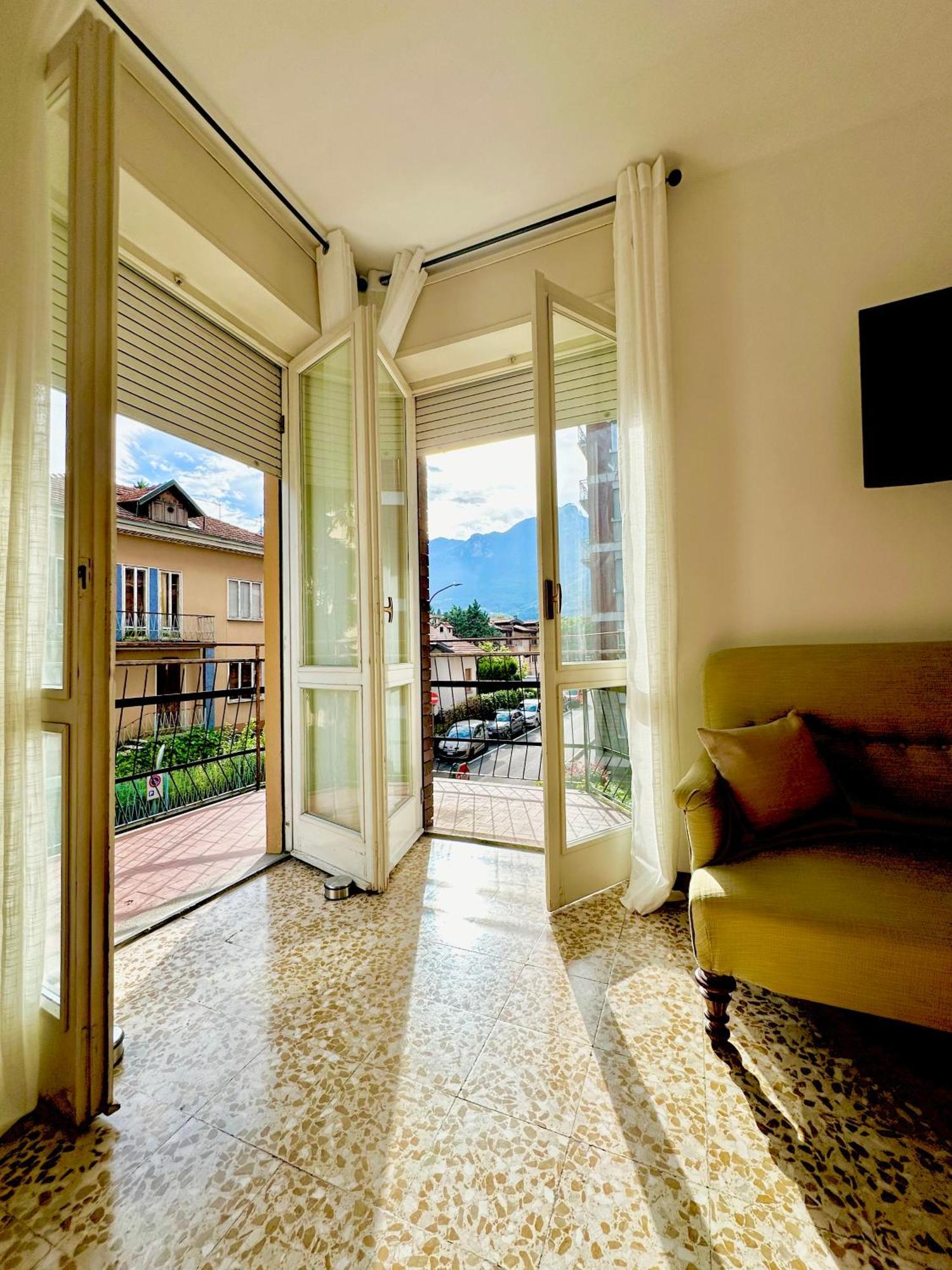 Spacious, Minimalist, Chic 