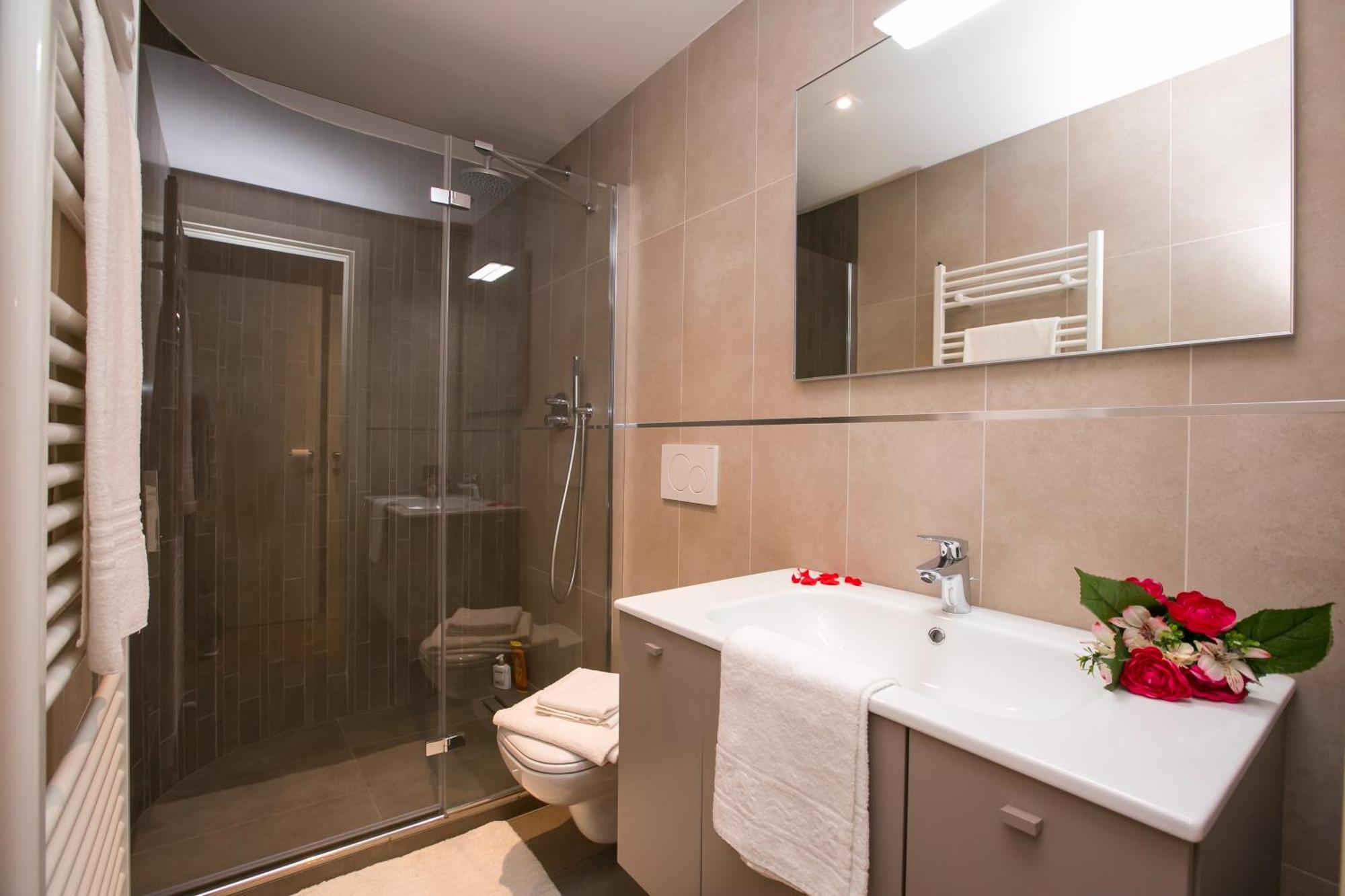 Laglio Deluxe Apartment Carate Urio