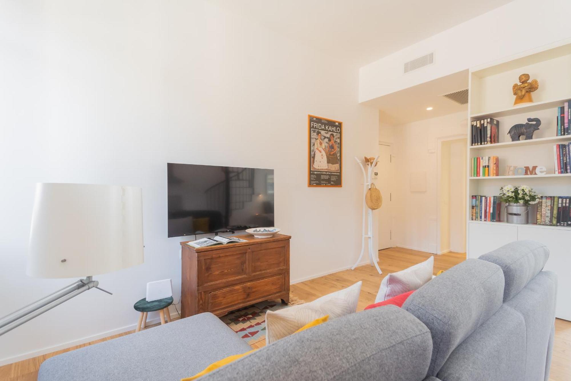 Rooftop Nest In Center By Rent Apartment *
