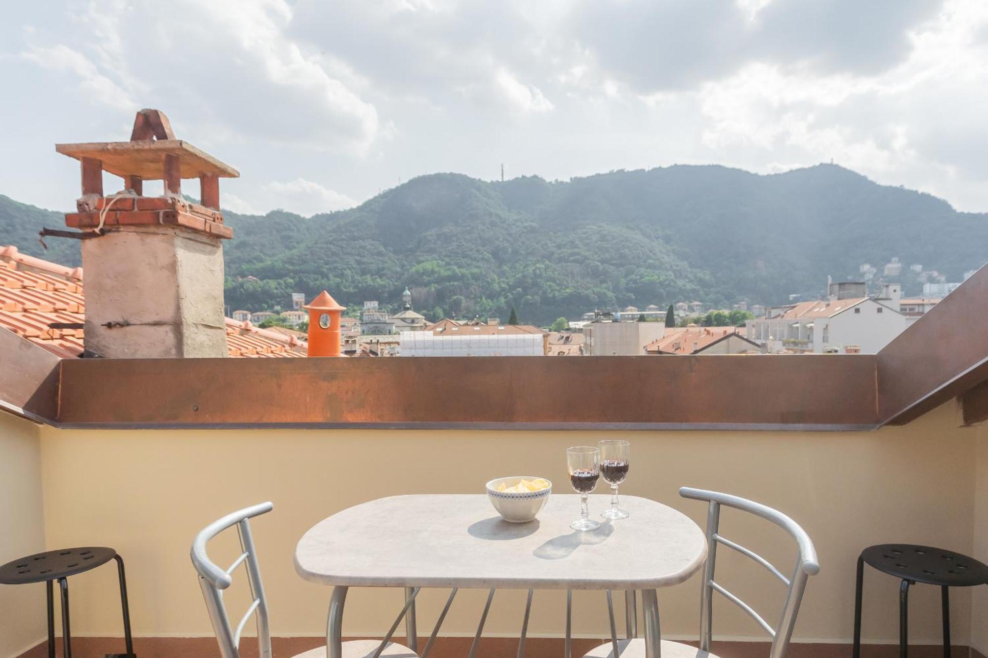 Rooftop Nest In Center By Rent Apartment
