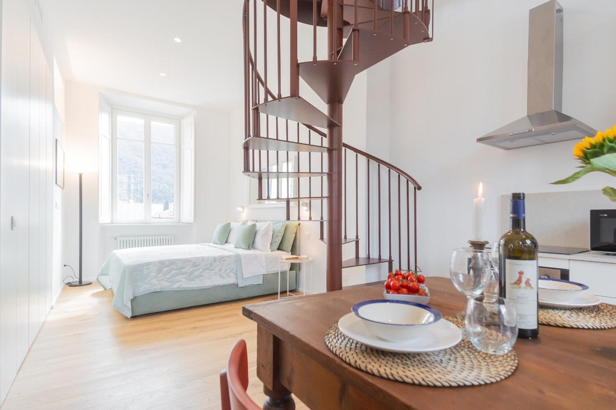 Rooftop Nest In Center By Rent Como