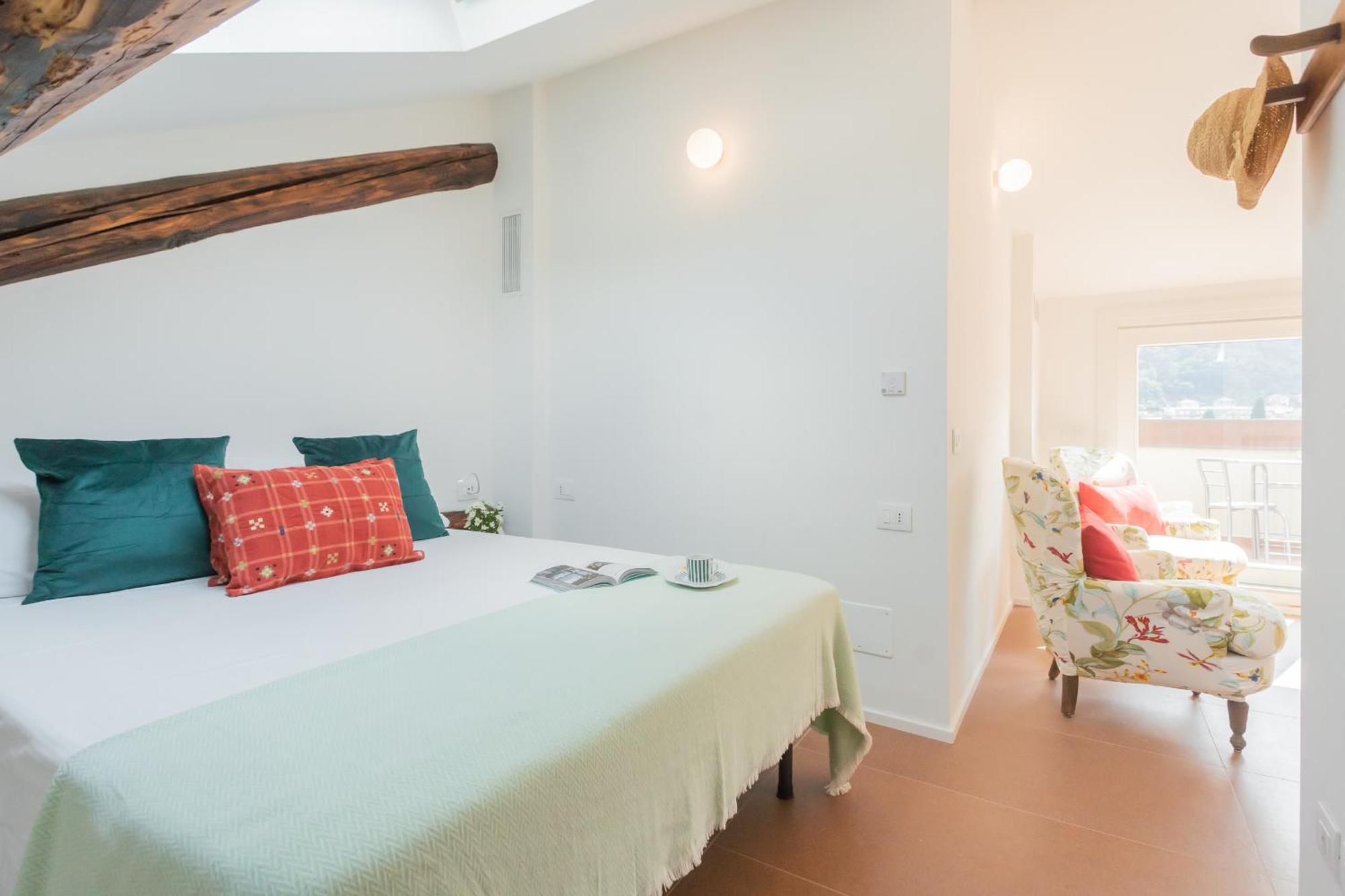 Rooftop Nest In Center By Rent Apartment Como