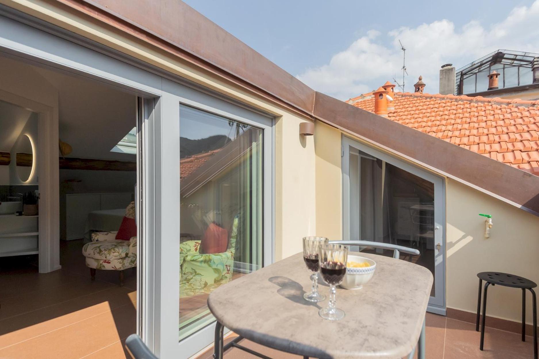 Rooftop Nest In Center By Rent Apartment *