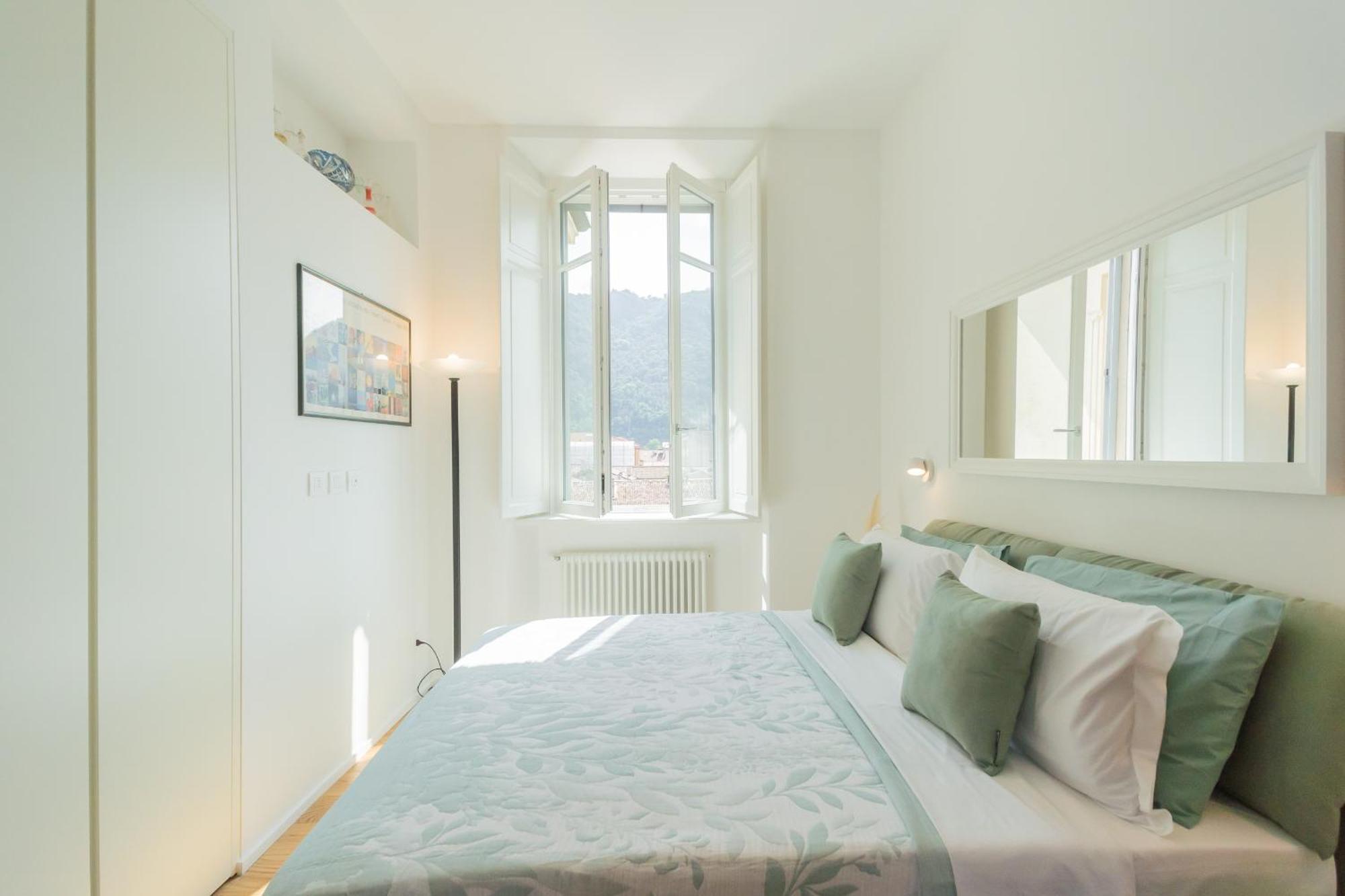 Rooftop Nest In Center By Rent Apartment Como