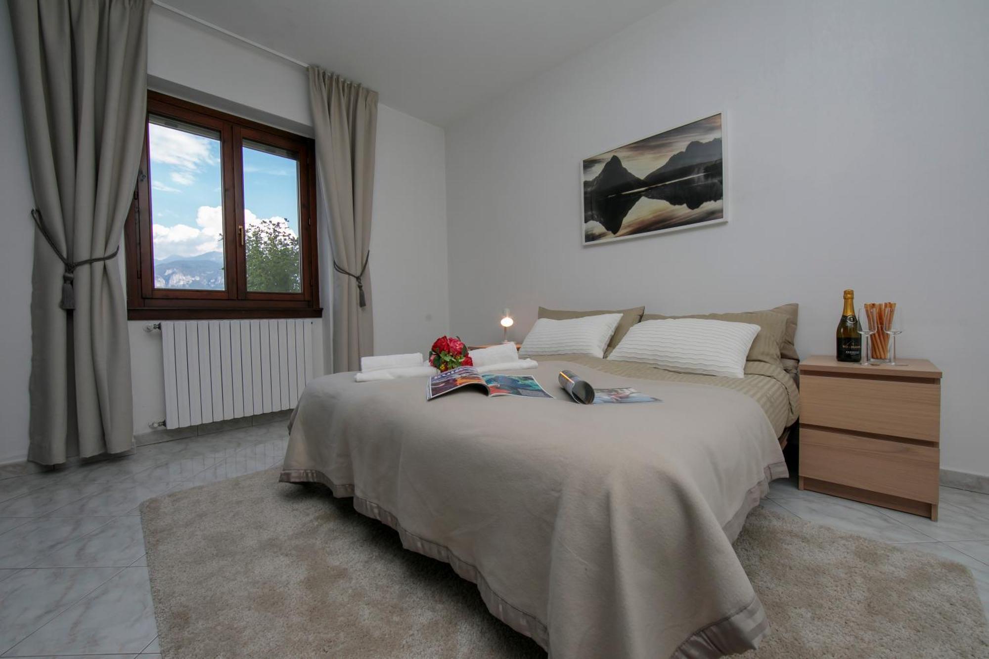 Sonenga Panoramic Terrace Apartment Menaggio