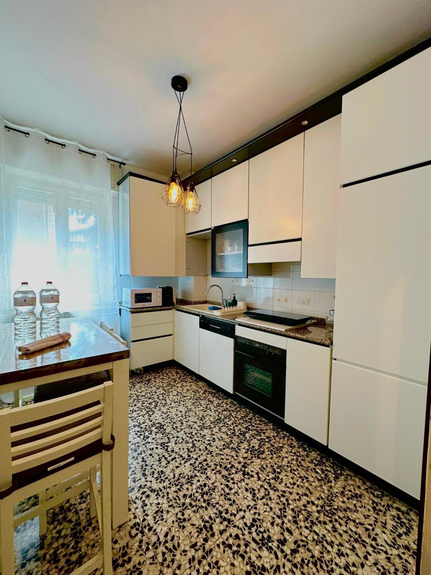 Apartment Spacious, Minimalist, Chic 