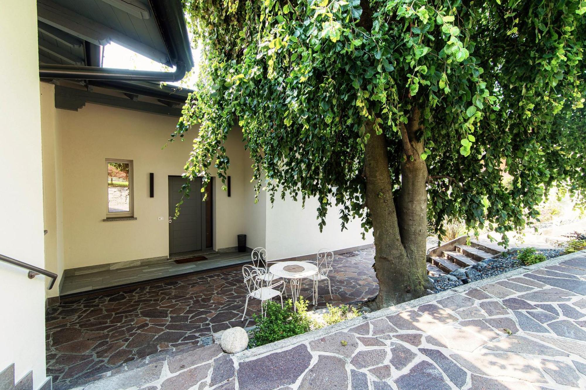 Apartment Martina - By Myhomeincomo