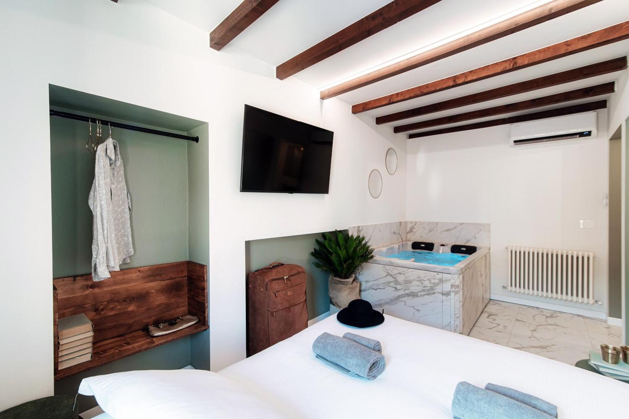 Sahara & Amazzonia Luxury Rooms- The House Of Travelers Apartment