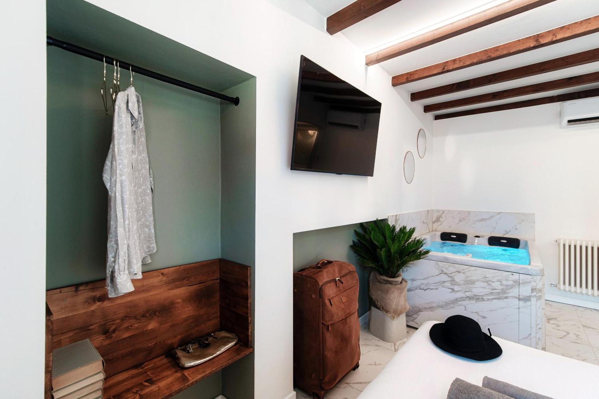 Sahara & Amazzonia Luxury Rooms- The House Of Travelers Apartment *