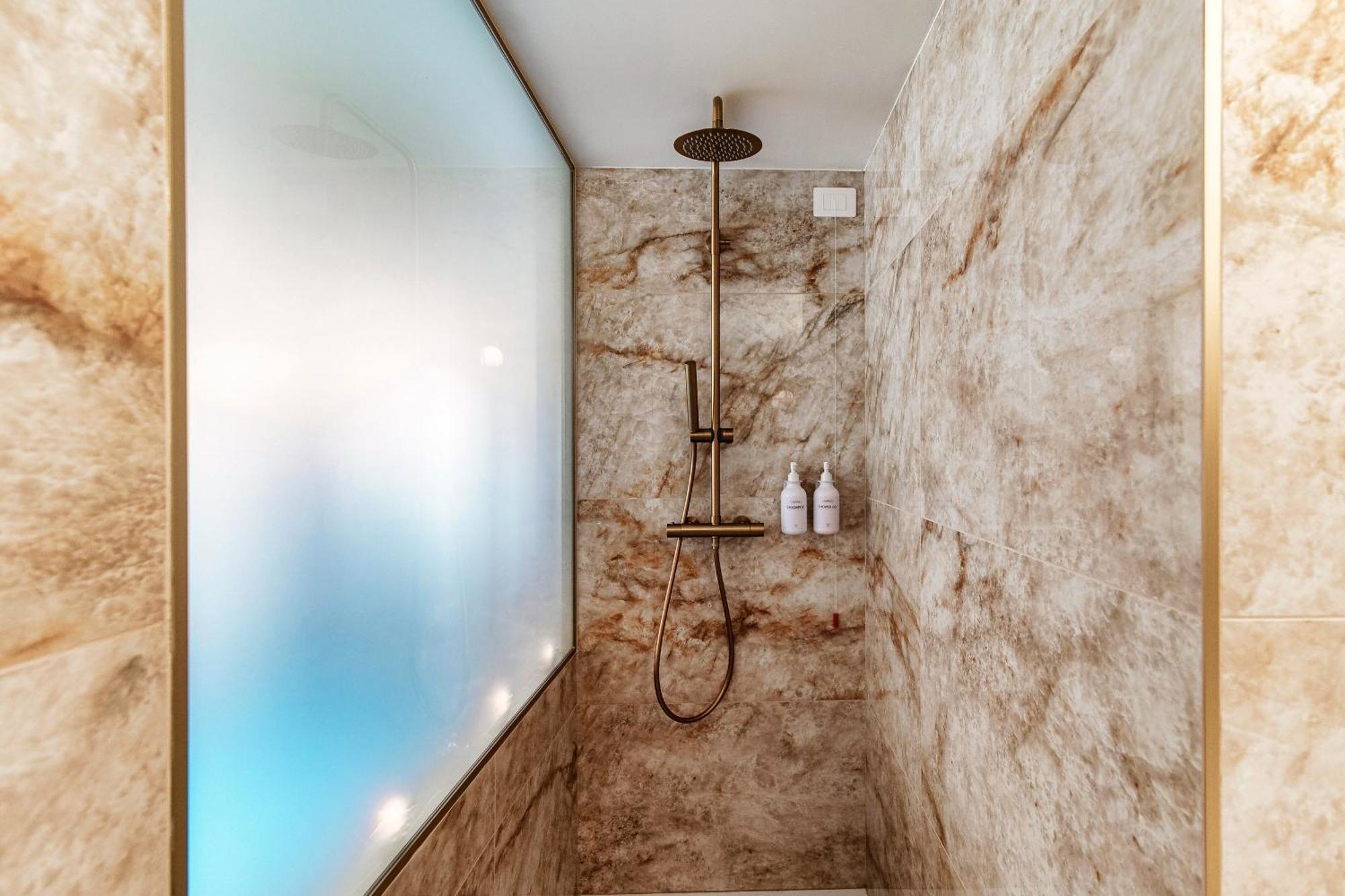 Sahara & Amazzonia Luxury Rooms- The House Of Travelers Apartment *