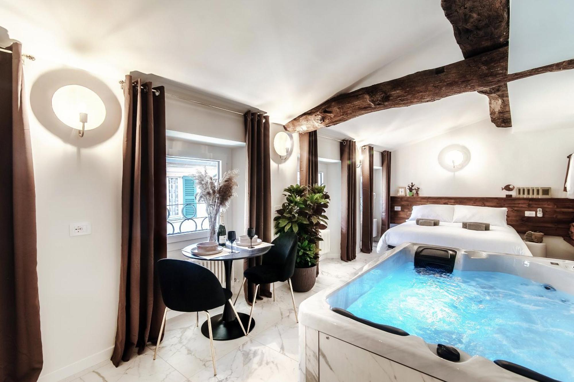 Sahara & Amazzonia Luxury Rooms- The House Of Travelers *