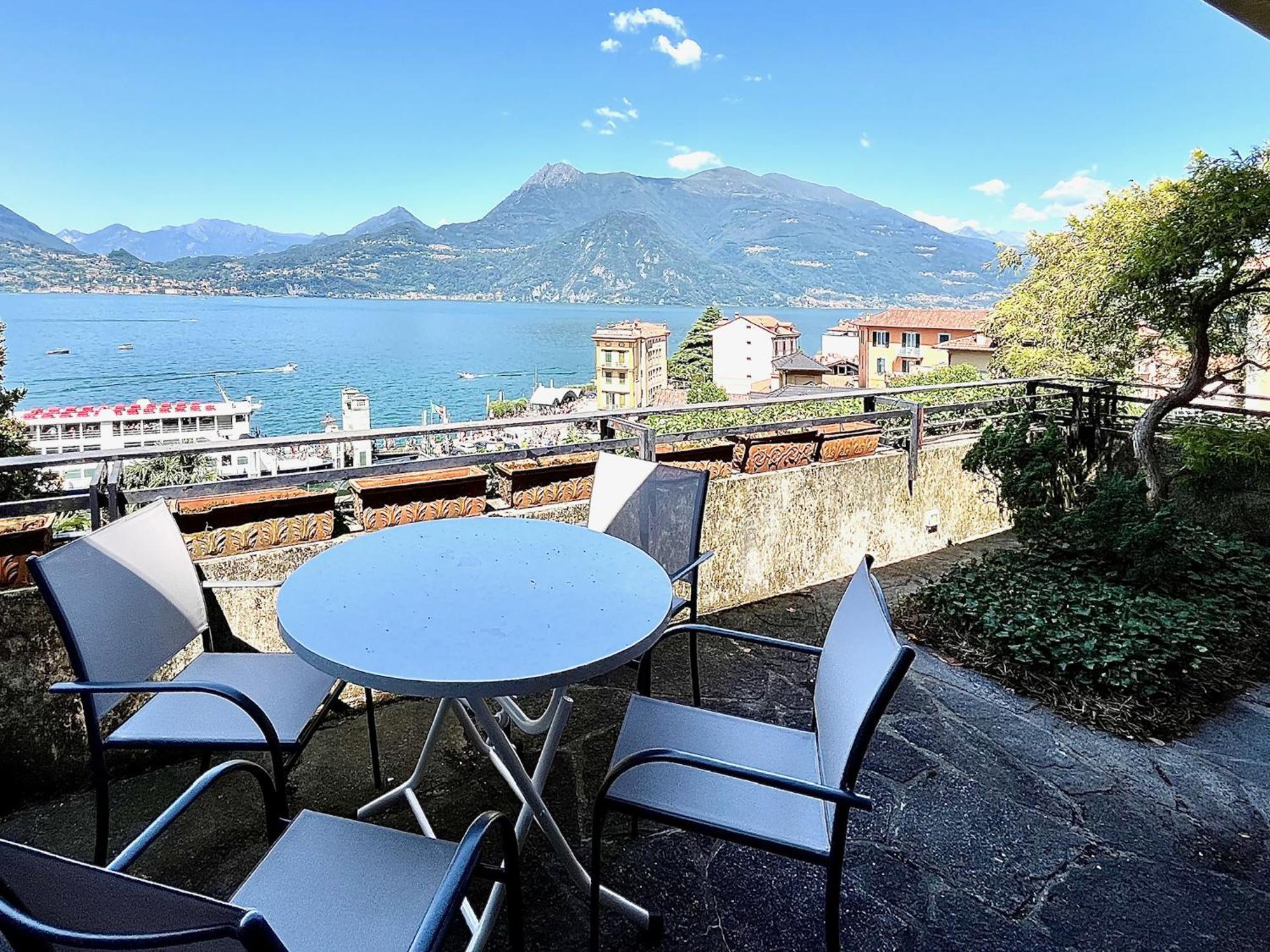 Nella Back To 70' * Varenna