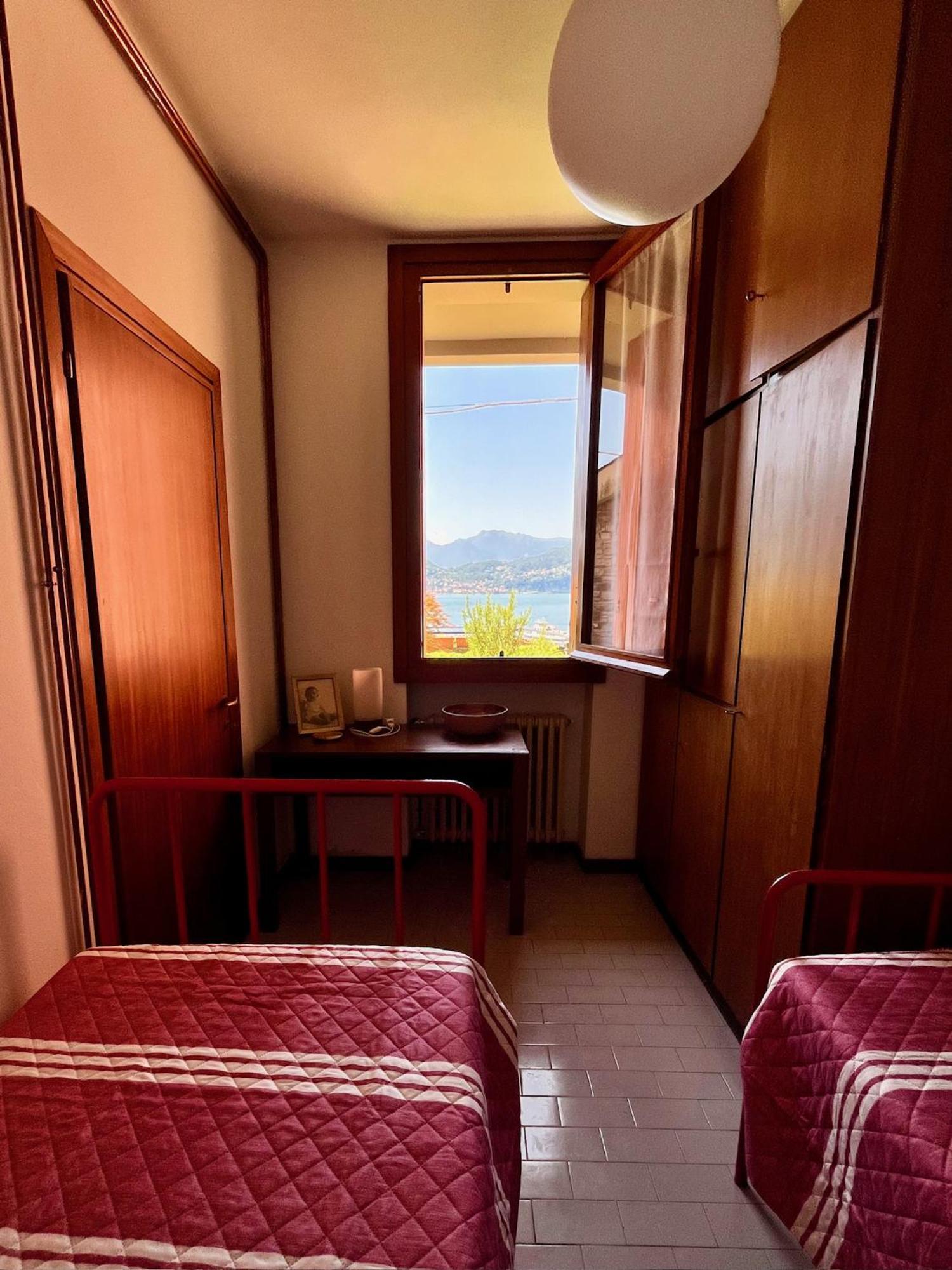 Nella Back To 70' Villa Varenna