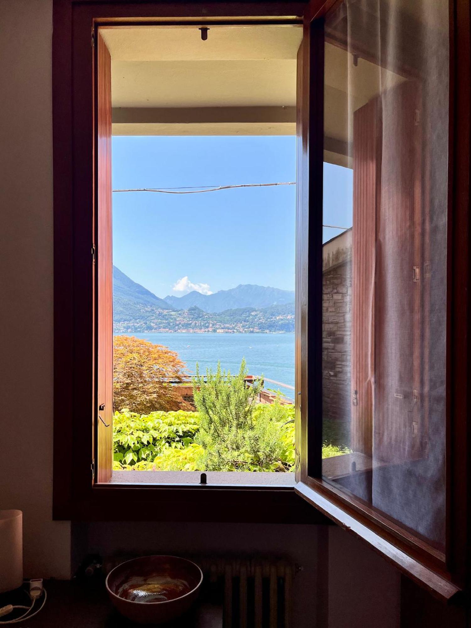 Nella Back To 70' * Varenna