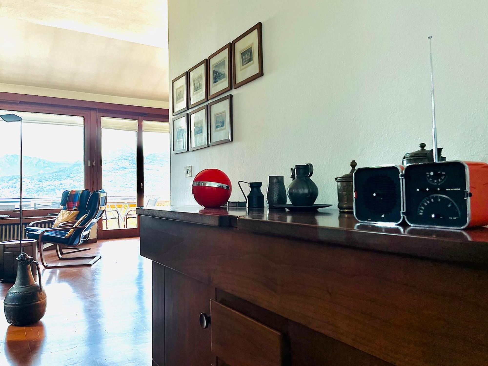 Nella Back To 70' Villa Varenna