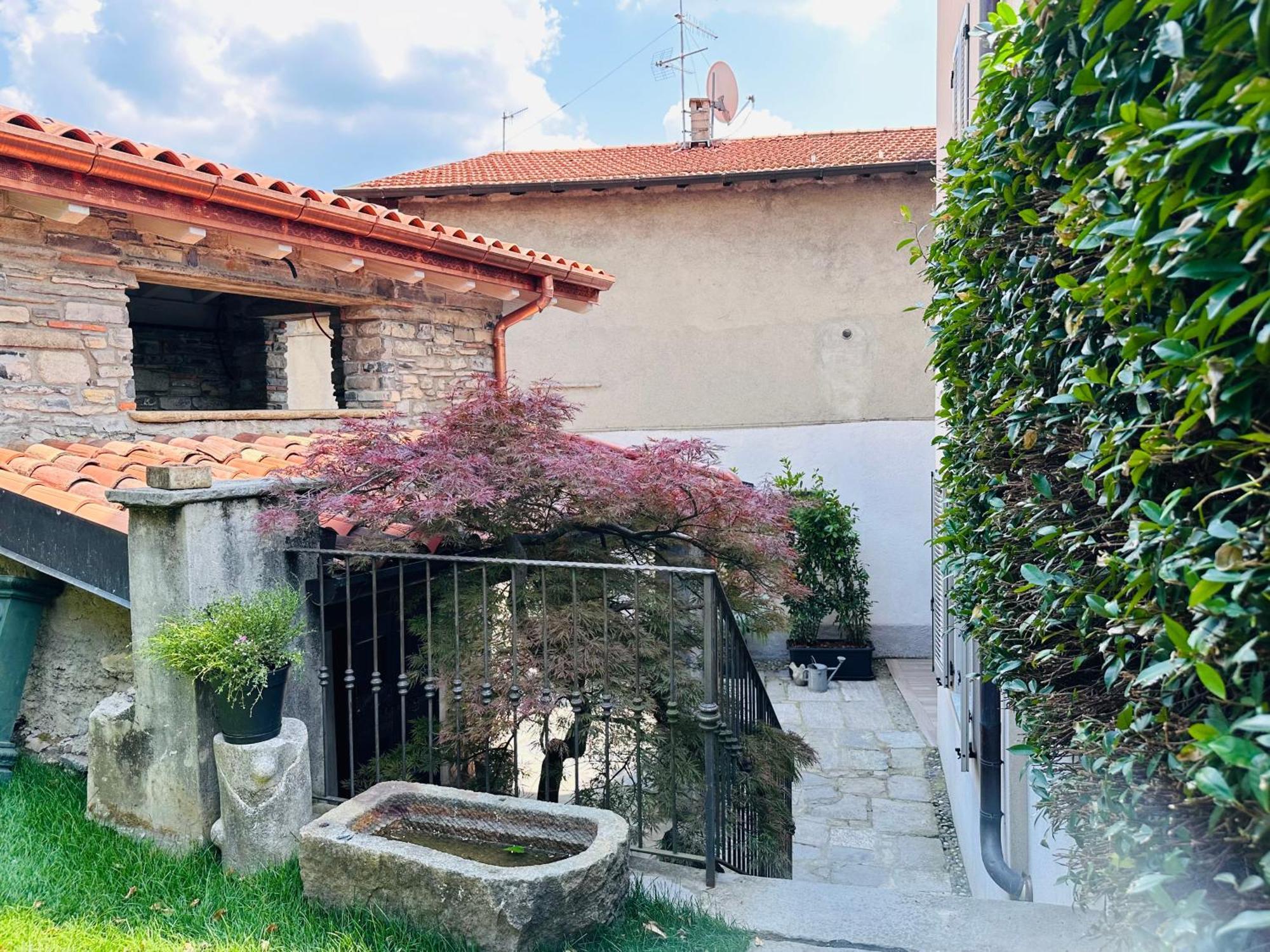 Apartment Holiday Curt De L'elba With Private Garden And Parking - Cernobbio