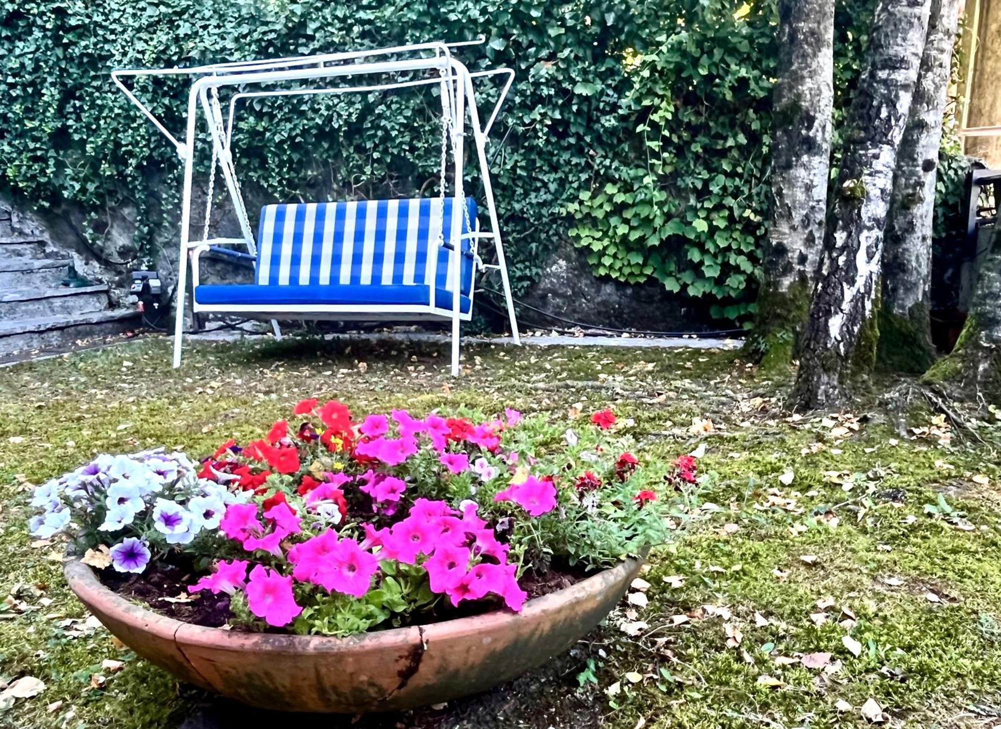 Nella Back To 70' Villa Varenna