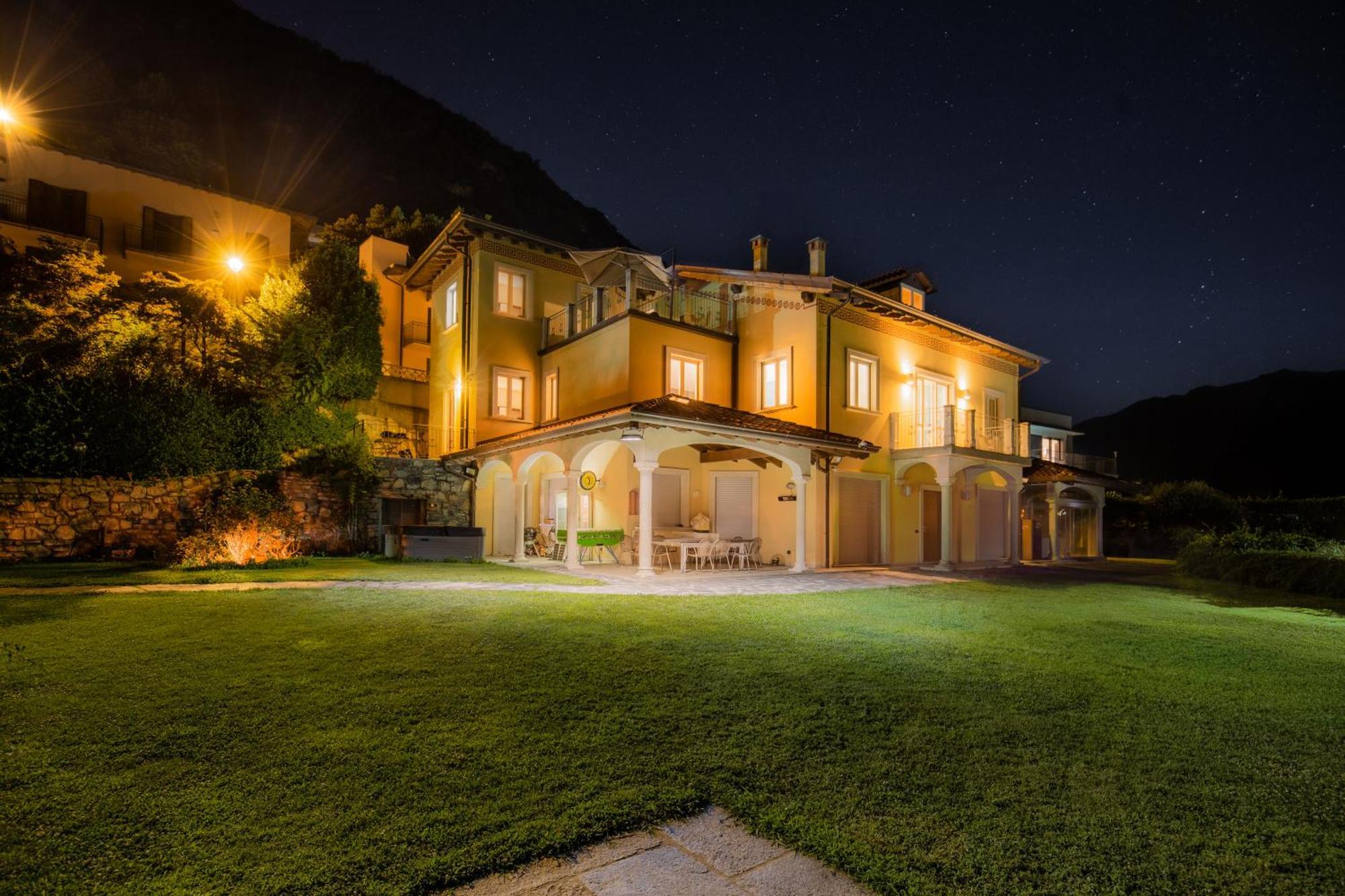 Luxury Villa *