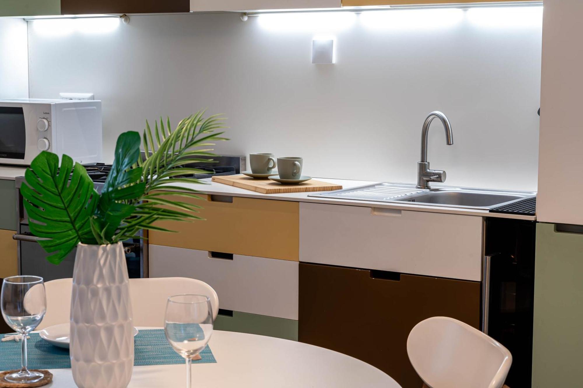 Apartment Lake, Stadium & Patio - Self Check-in & Remote Access