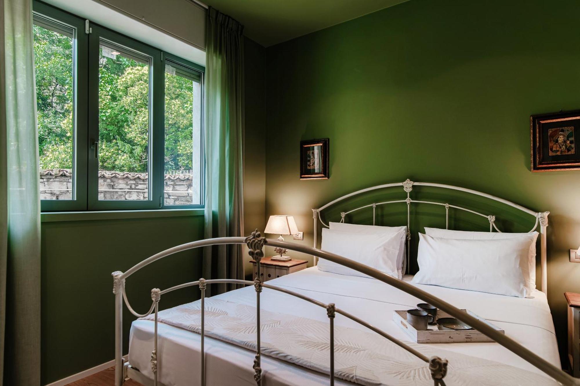 Three Colors - By Myhomeincomo Apartment Como