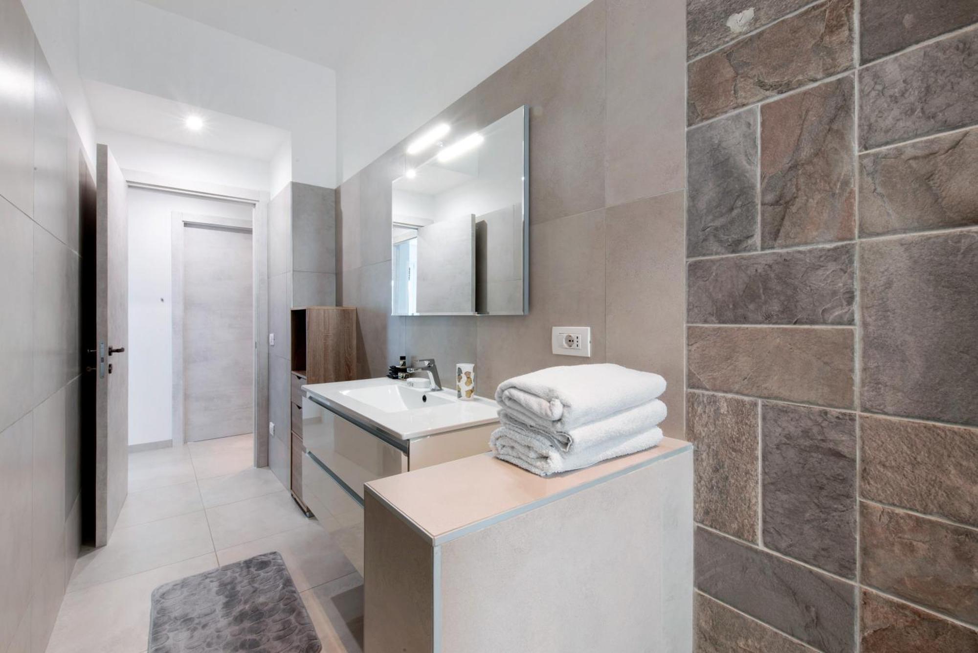 Apartment La Fontana Dei Merli, Lake