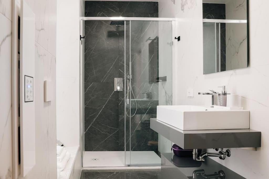Luca's Luxury Flat In Palazzo Diaz - Center * Como