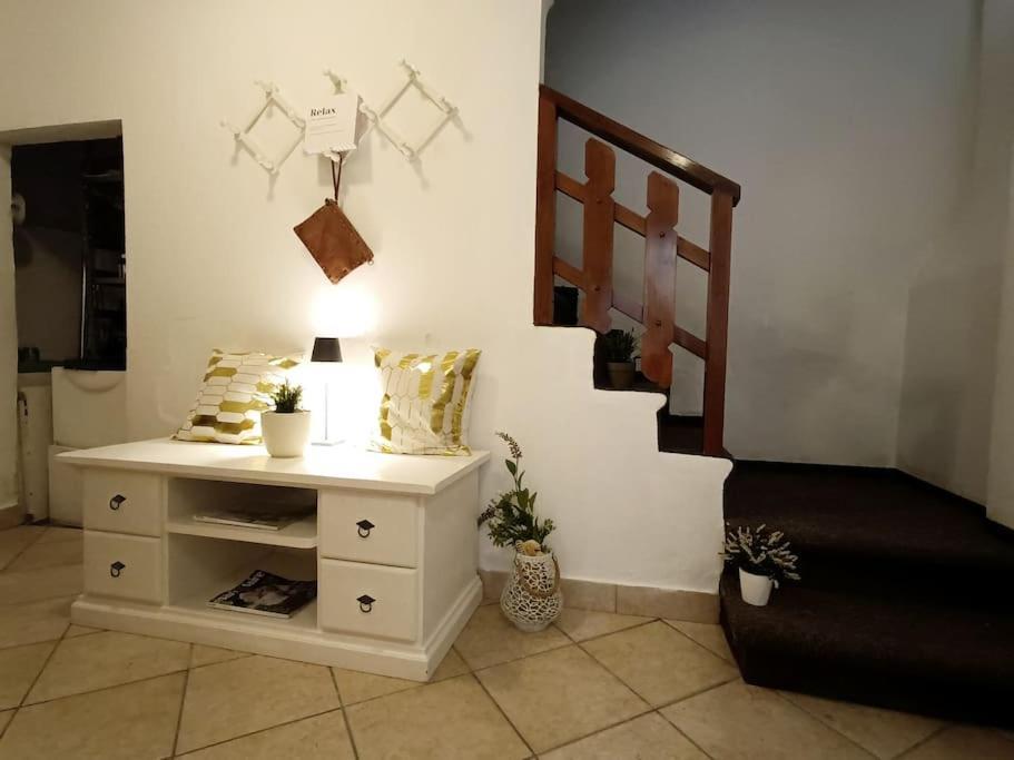 The Boards House On - House Or Master Bedroom Only Holiday home *
