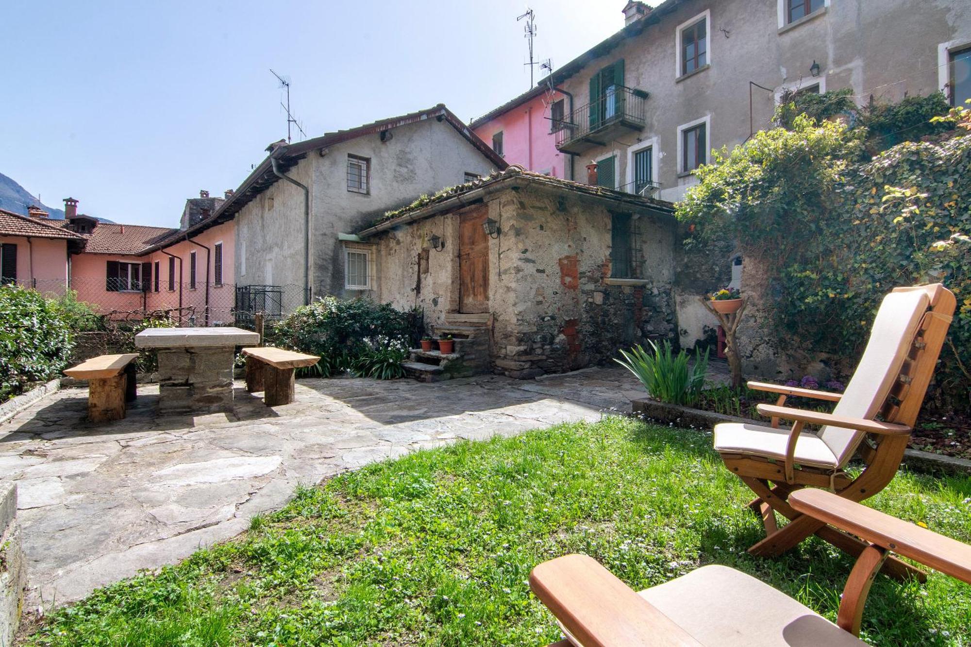 Garden Apartment Dongo