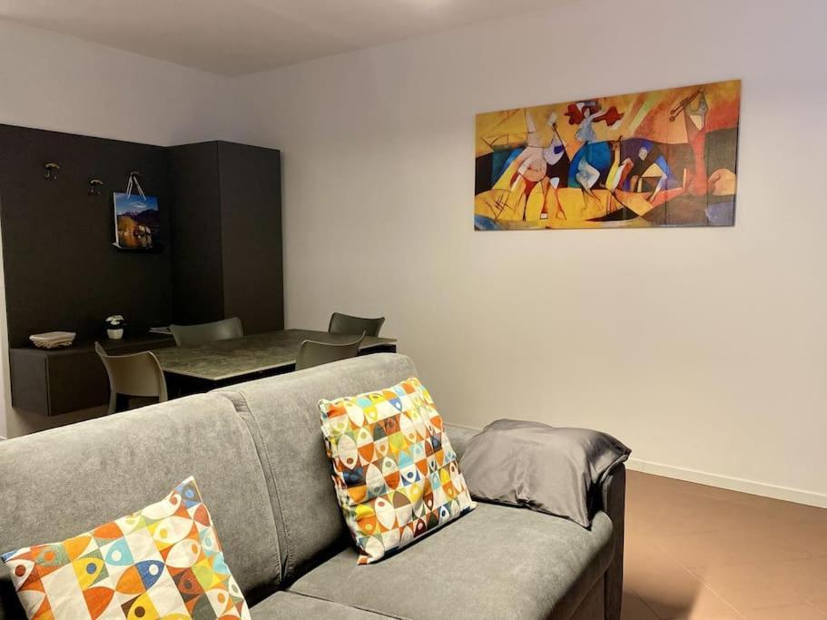 Front 2-bedroom Flat - 6 Persons Apartment Domaso