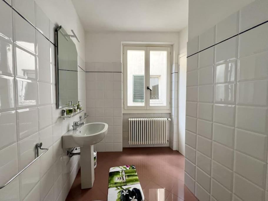 Front 2-bedroom Flat - 6 Persons Domaso